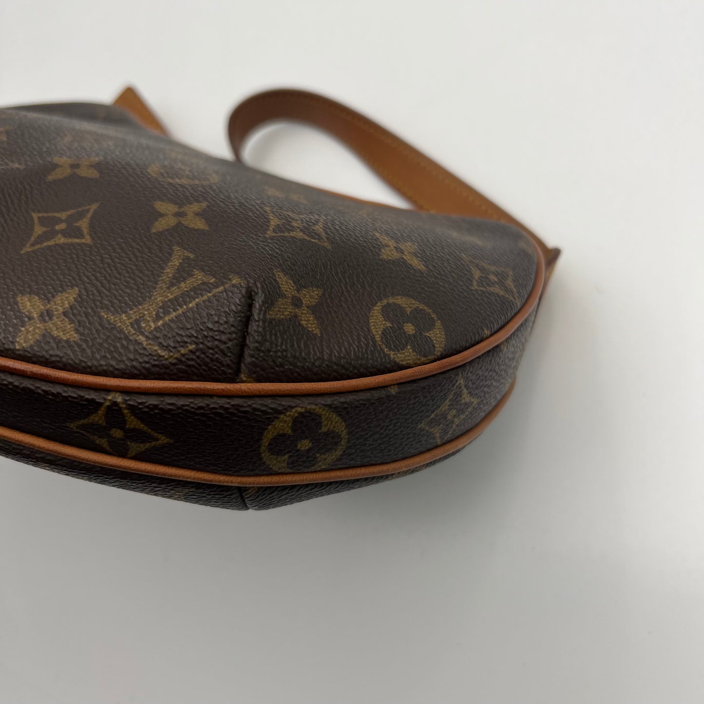 LV Monogram Croissant MM