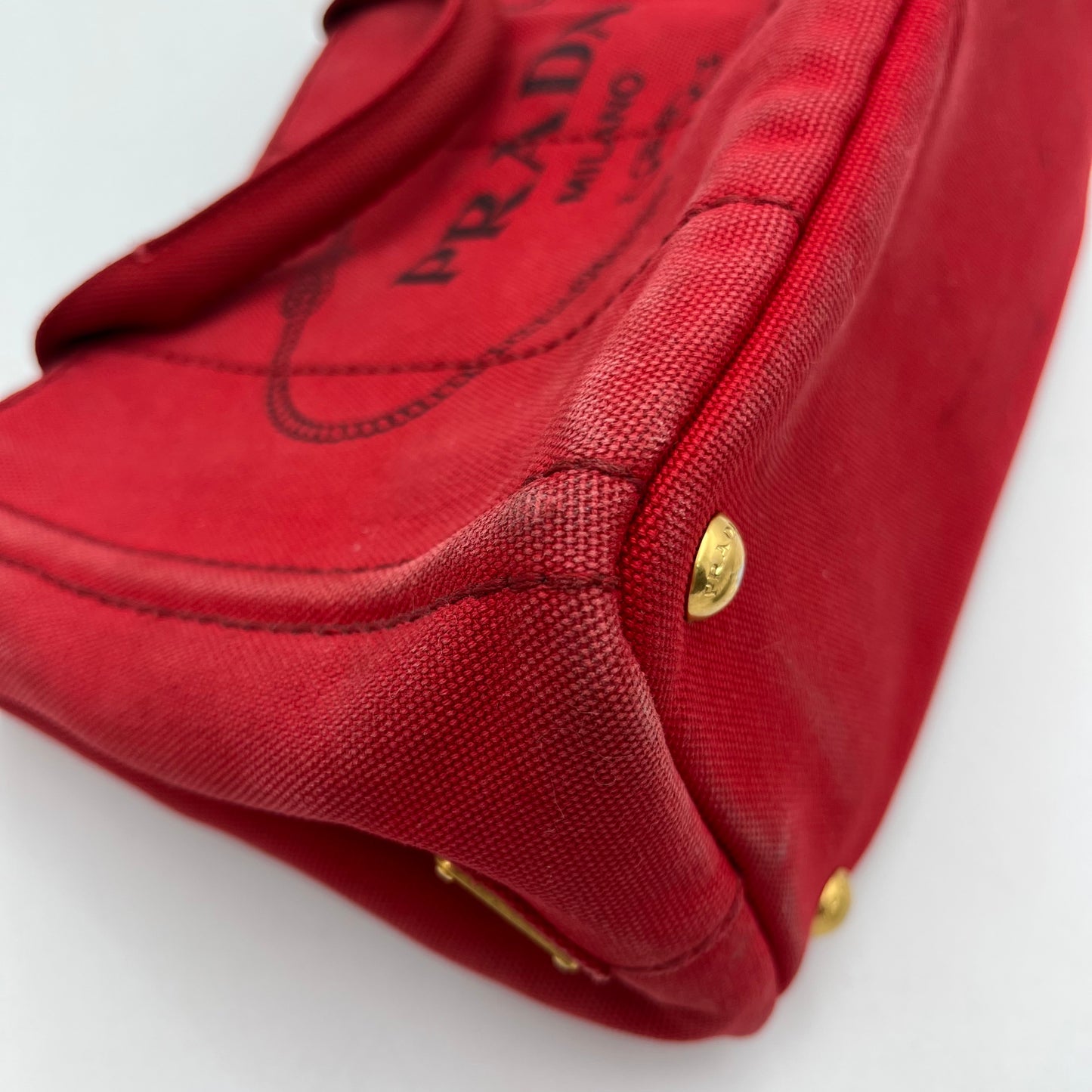 Prada Red Canapa