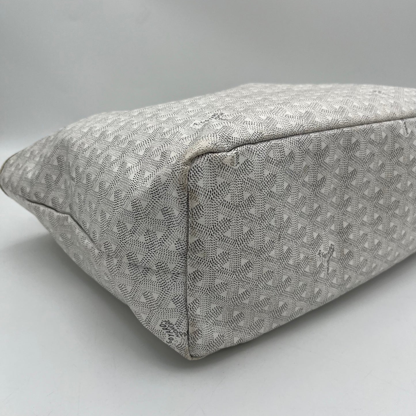 Goyard White St. Louis PM Size