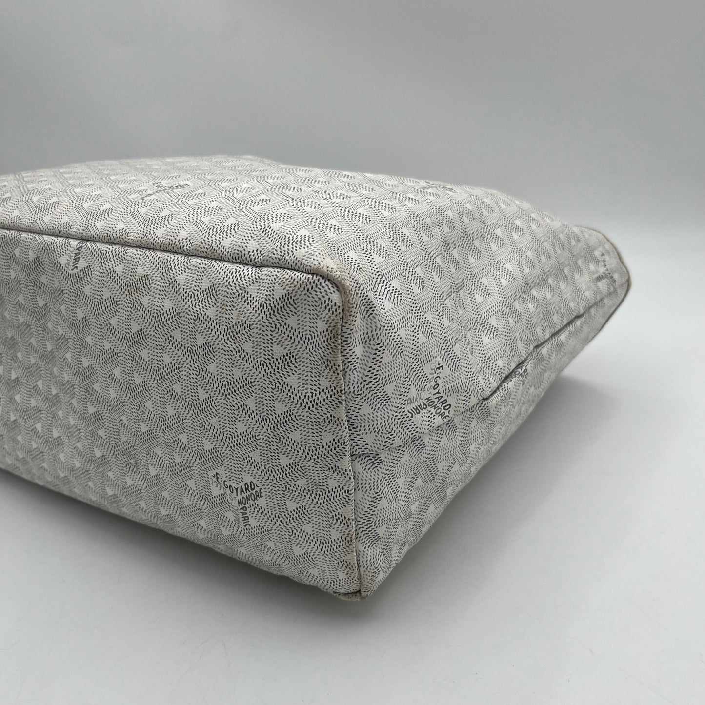 Goyard White St. Louis PM Size