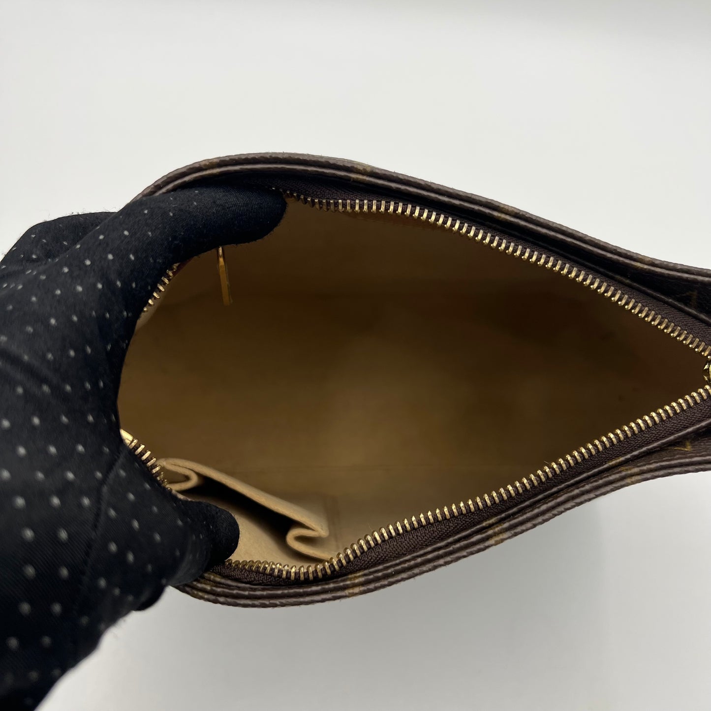 LV Monogram Looping MM