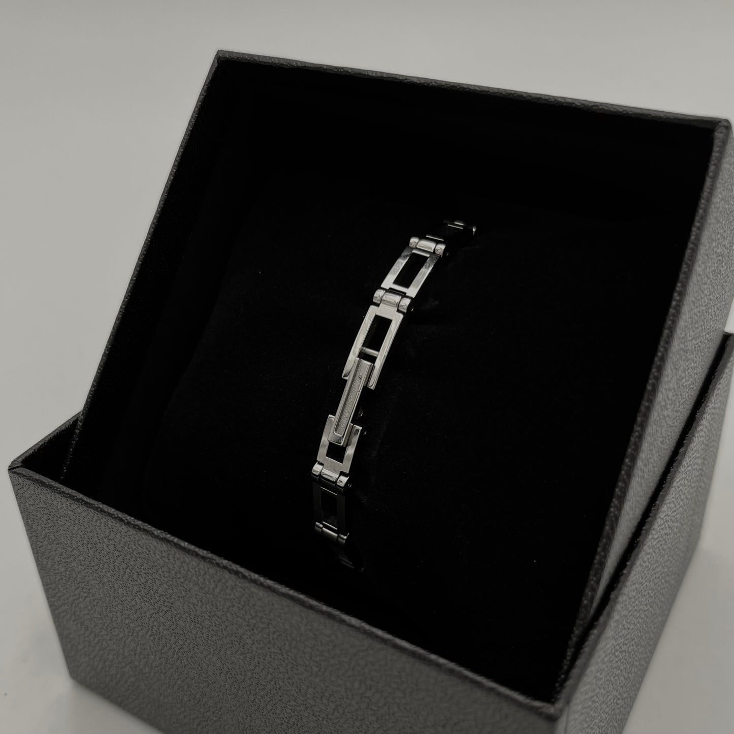 Gucci Vintage 3900L Silver Dial Stainless Steel Quartz Ladies Watch