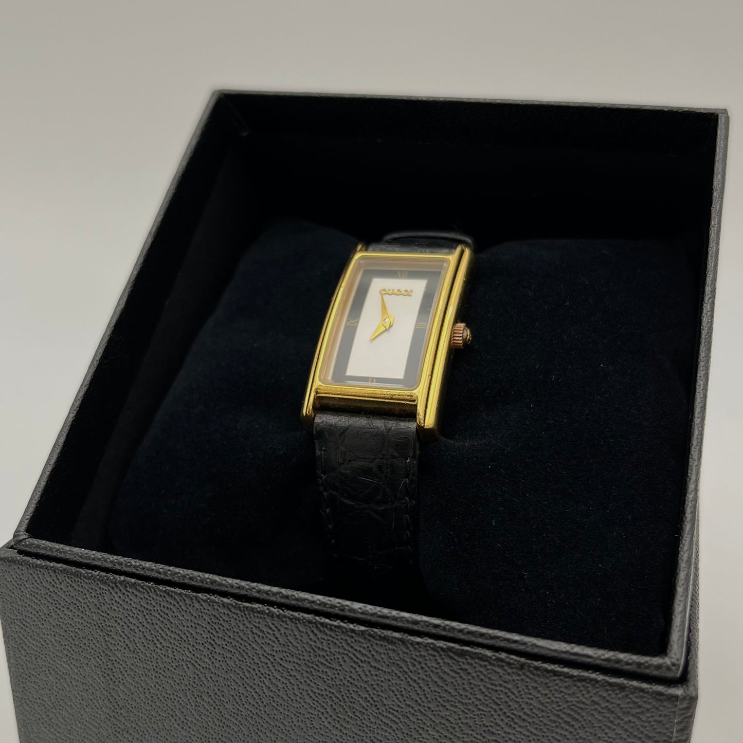 Gucci Vintage 2600L Women's Gold-Plated Tank Quartz Watch