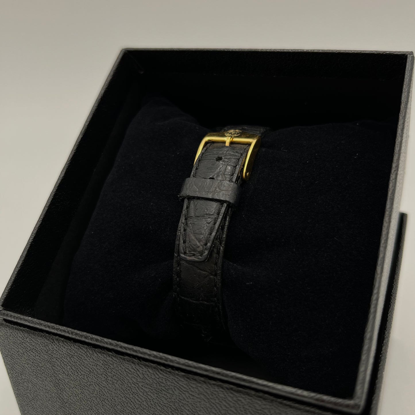 Gucci Vintage 2600L Women's Gold-Plated Tank Quartz Watch