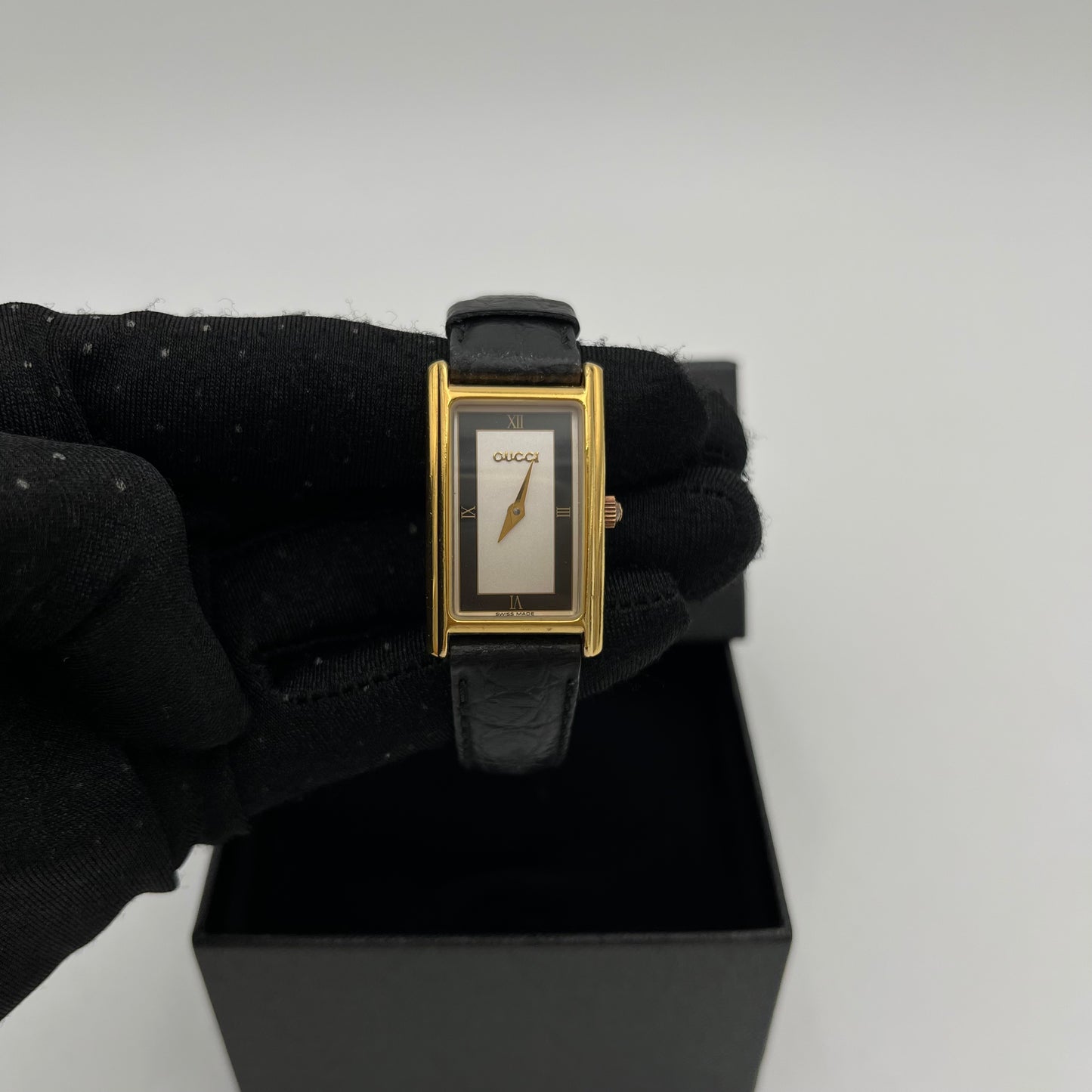 Gucci Vintage 2600L Women's Gold-Plated Tank Quartz Watch