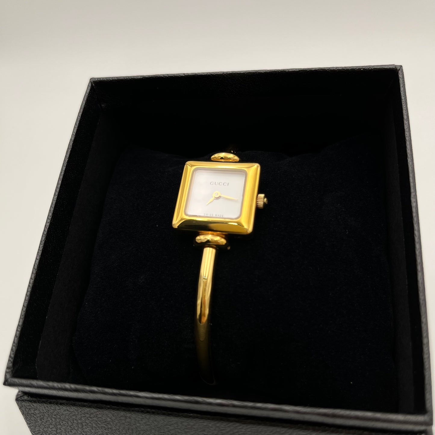 Gucci Vintage 1900L Women's Square Face Gold-Plated Bangle Watch