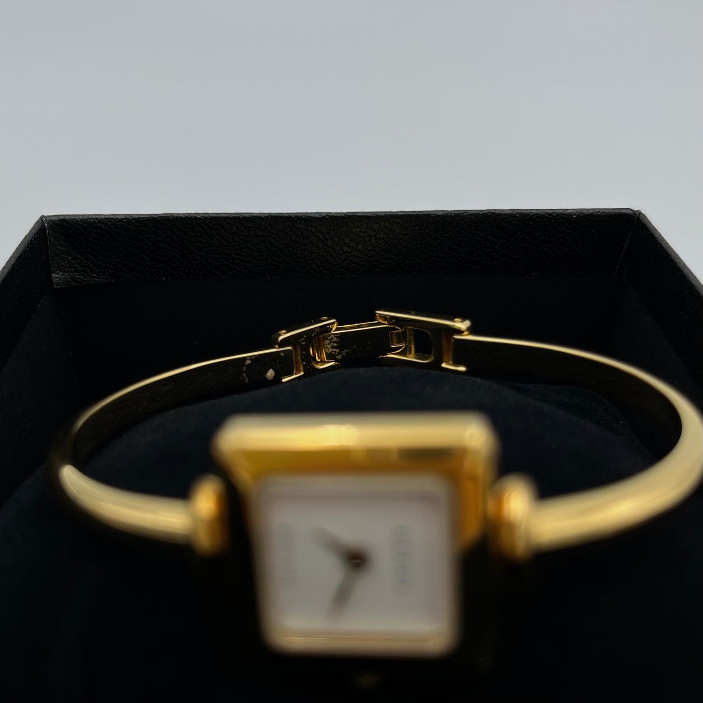 Gucci Vintage 1900L Women's Square Face Gold-Plated Bangle Watch