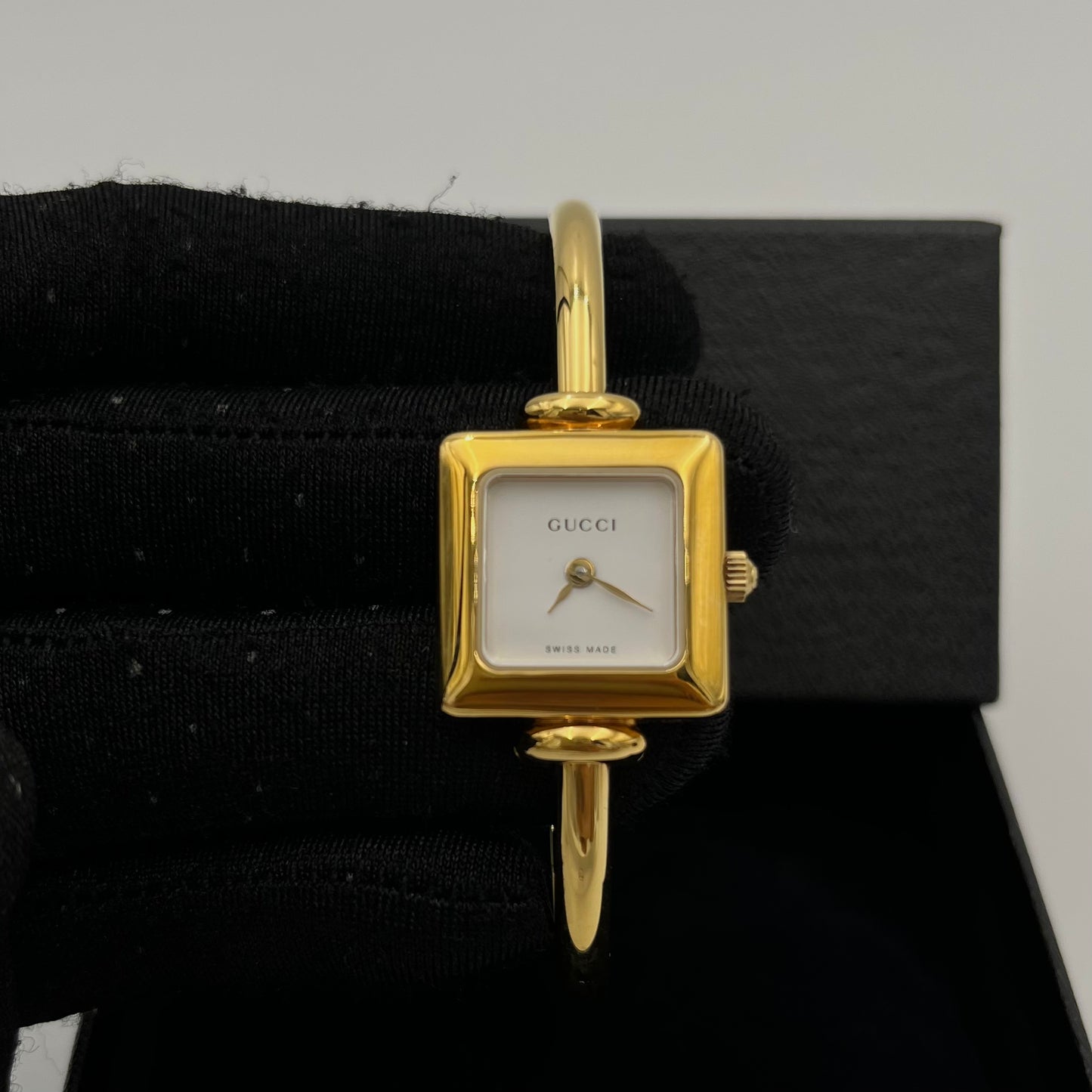 Gucci Vintage 1900L Women's Square Face Gold-Plated Bangle Watch