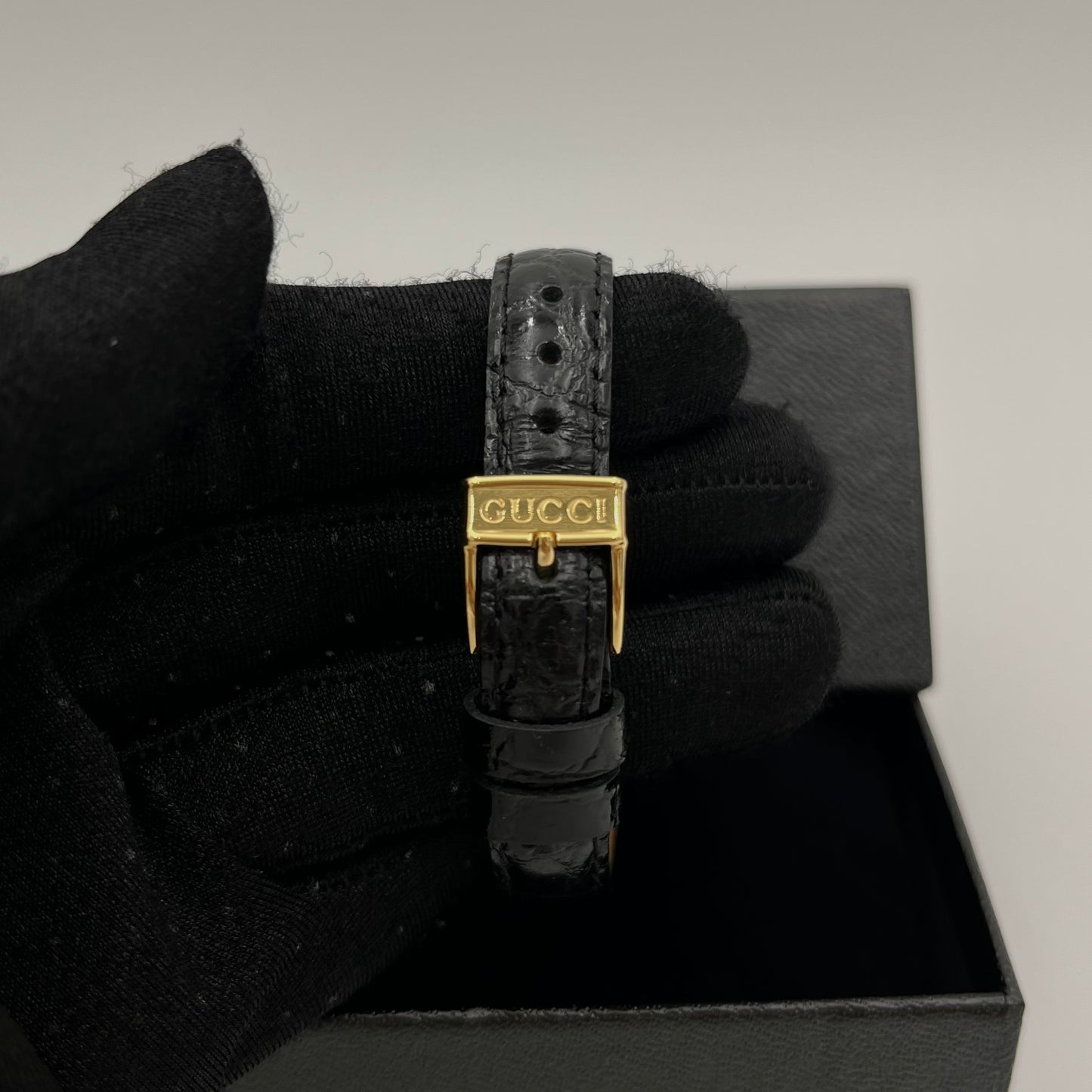 Gucci Vintage 3000.2L Gold-Plated Black Round Dial Ladies Watch