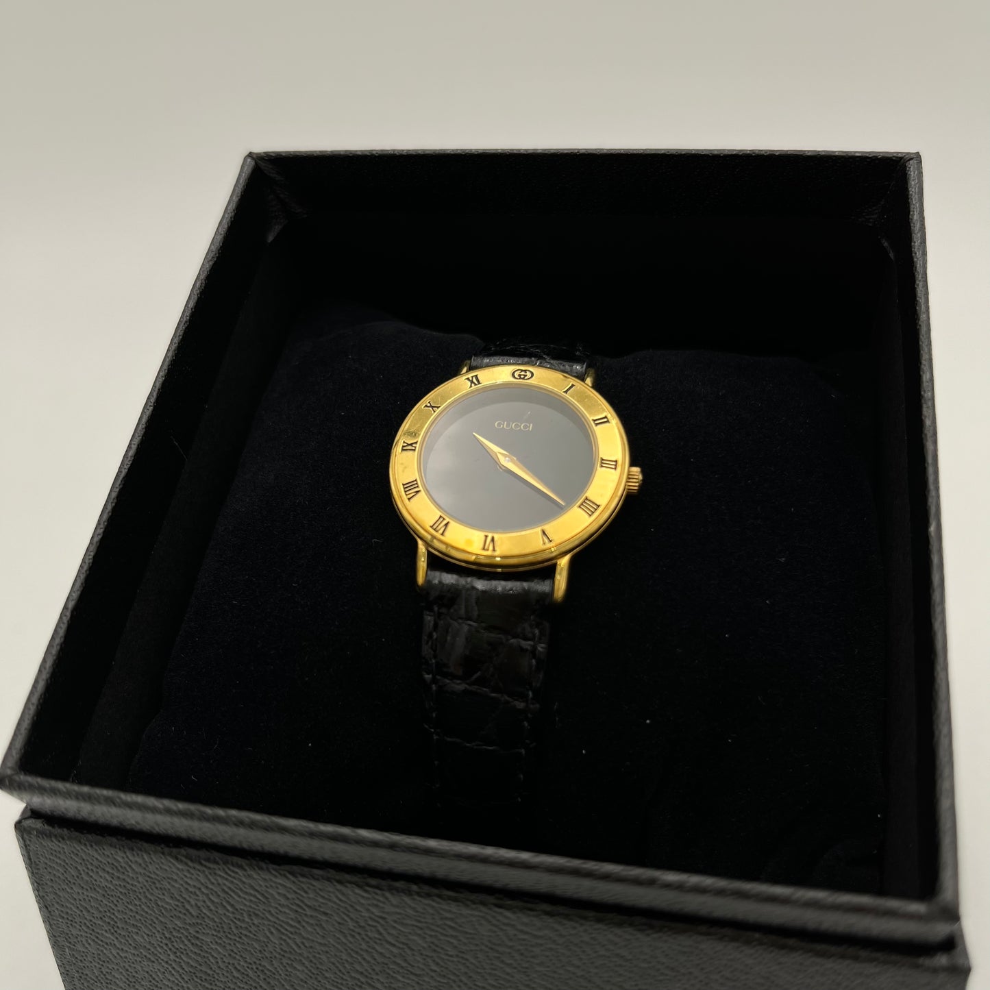 Gucci Vintage 3000.2L Gold-Plated Black Round Dial Ladies Watch