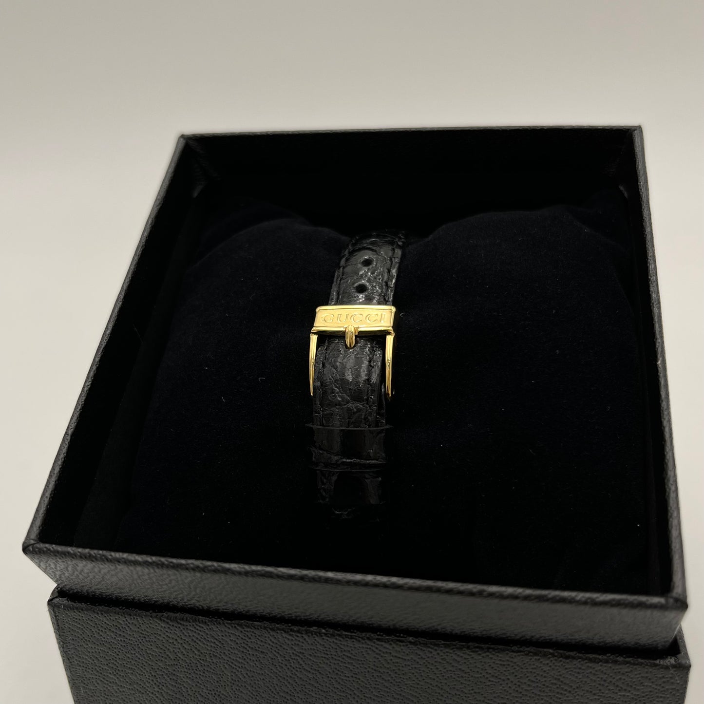Gucci Vintage 3000.2L Gold-Plated Black Round Dial Ladies Watch
