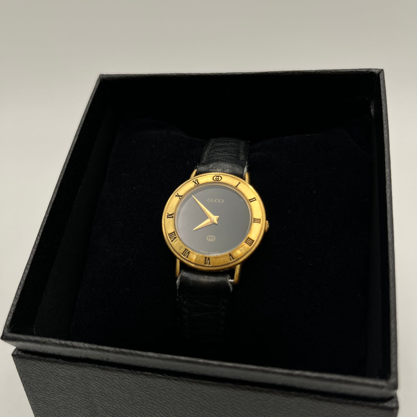 Gucci Vintage 3000L Gold-Plated Black Round Dial Ladies Watch