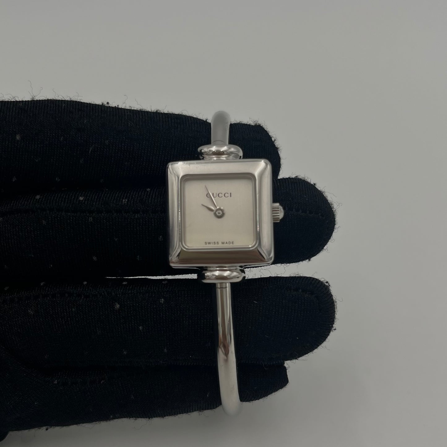 Gucci Vintage 1900L Women's White Square Face Stainless Steel Quartz Bangle Watch