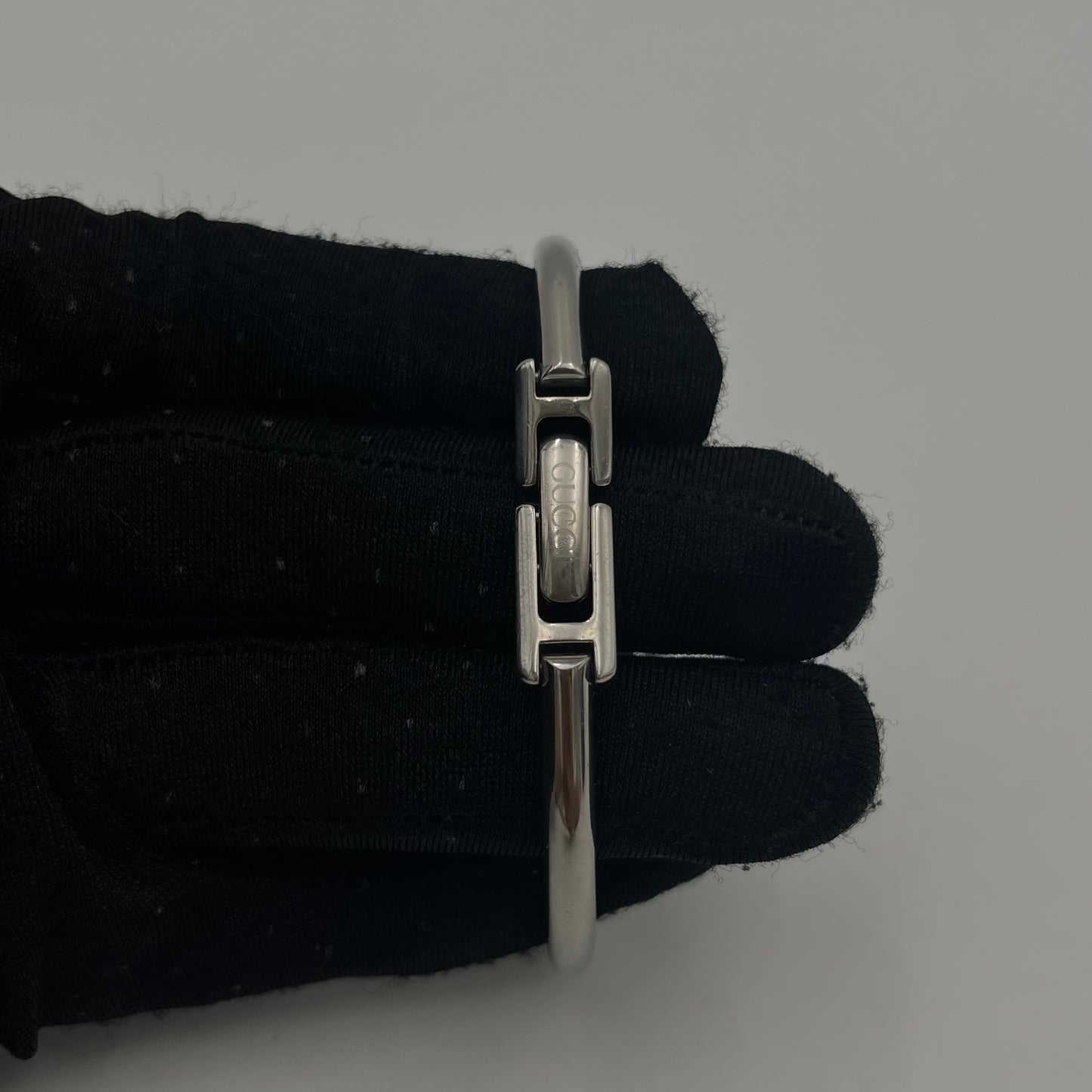 Gucci Vintage 1900L Women's White Square Face Stainless Steel Quartz Bangle Watch