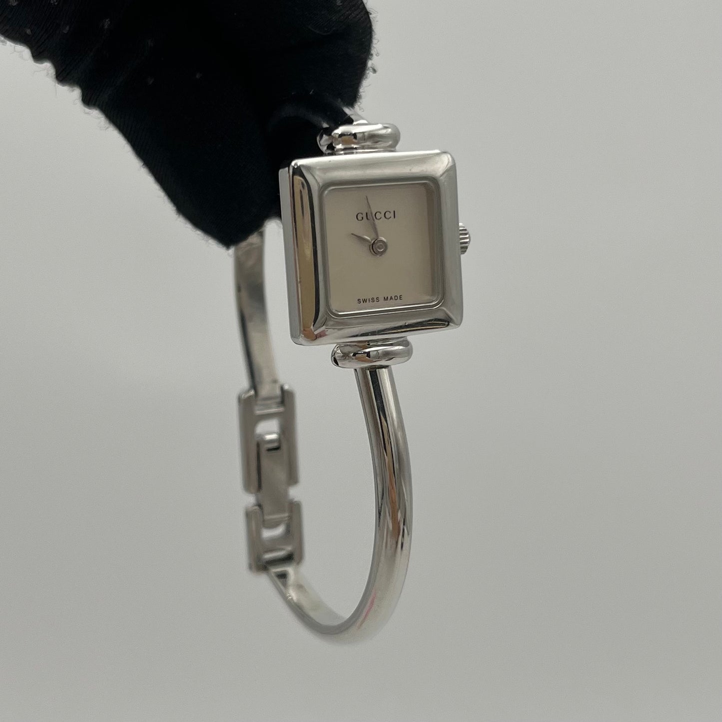 Gucci Vintage 1900L Women's White Square Face Stainless Steel Quartz Bangle Watch