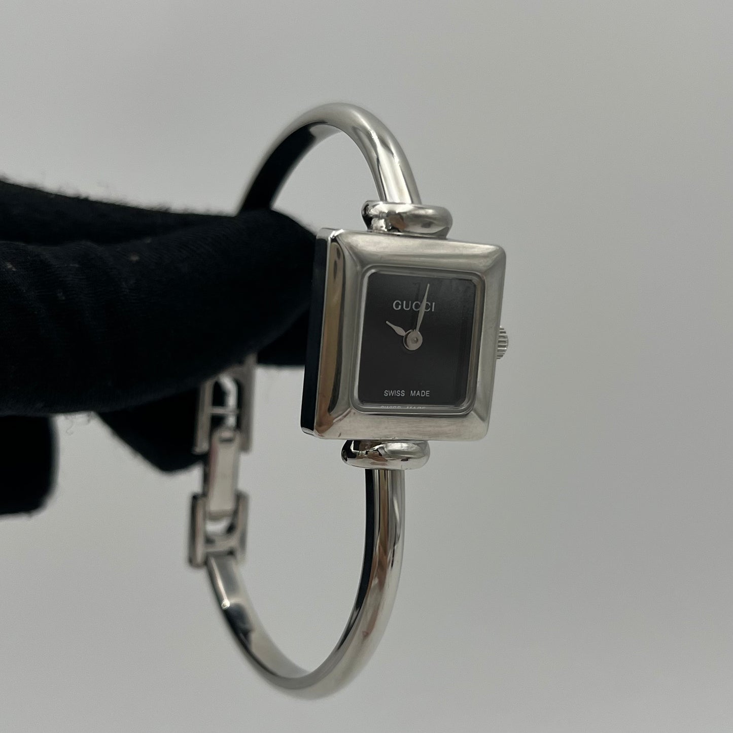 Gucci Vintage 1900L Women's Black Square Face Stainless Steel Quartz Bangle Watch