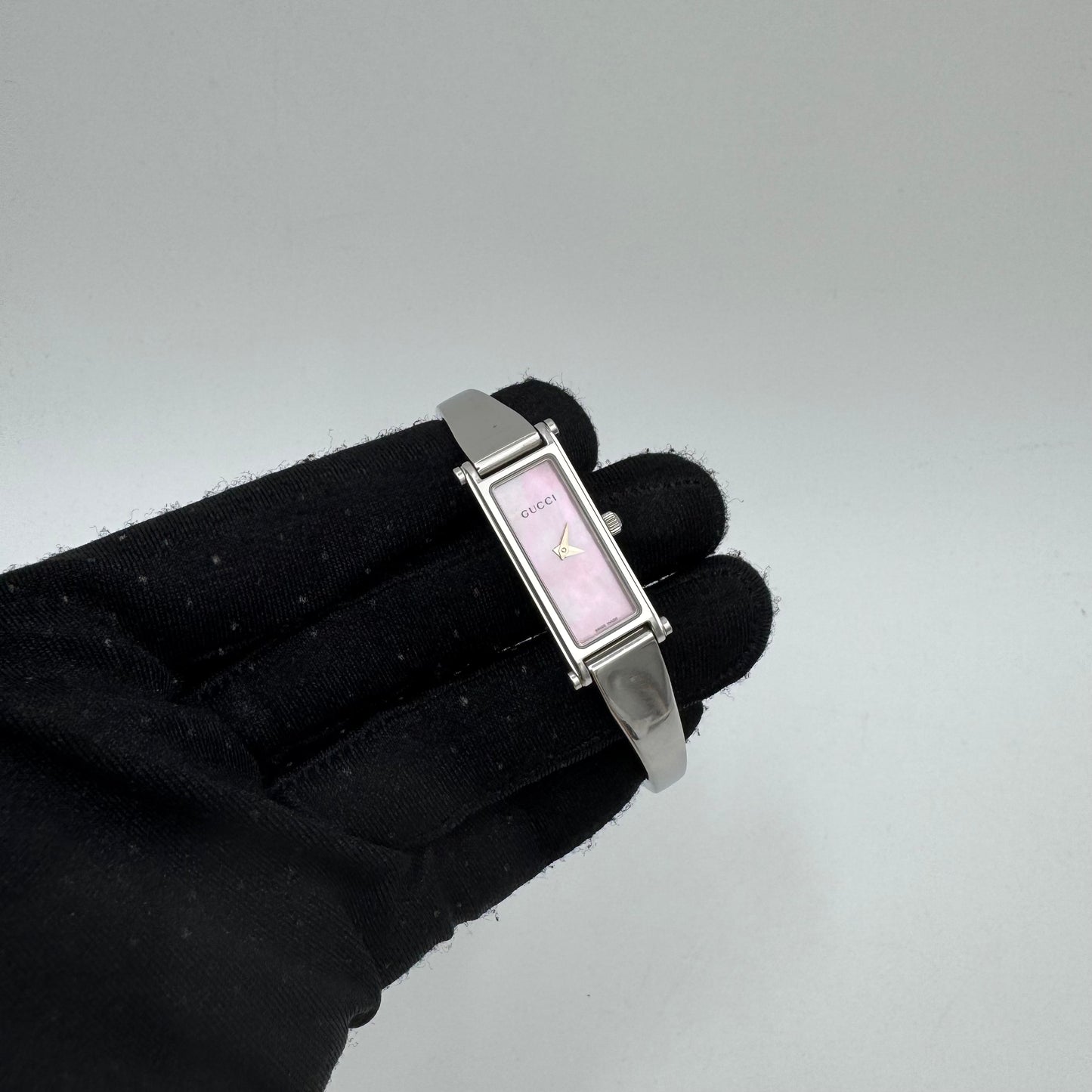 Gucci Vintage 1500L Pink Mother of Pearl Dial Stainless Steel Quartz Ladies Bangle Watch