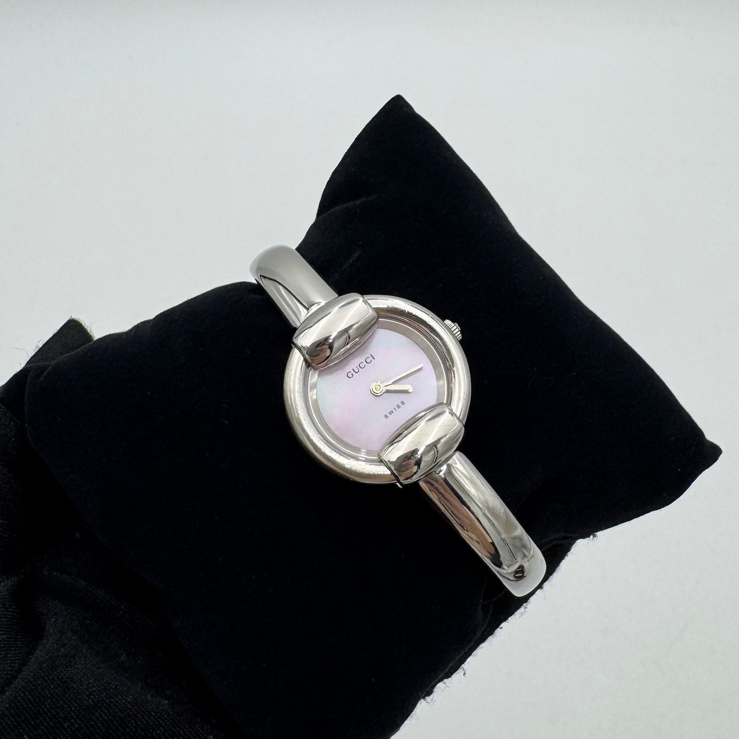 Gucci 1400L Round Pink Mother of Pearl Dial Quartz Ladies Watch