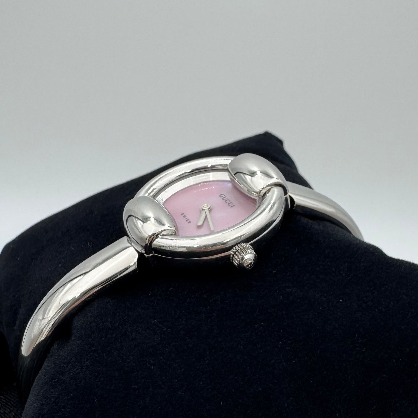 Gucci 1400L Round Pink Mother of Pearl Dial Quartz Ladies Watch