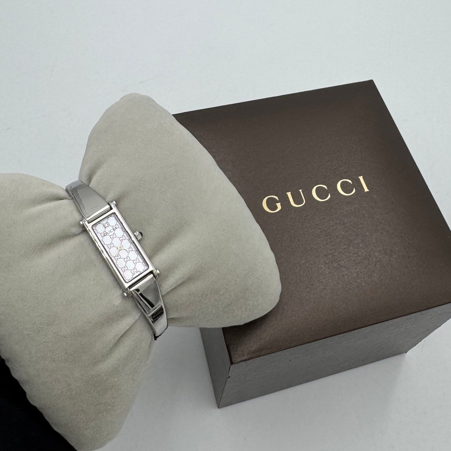Gucci Vintage 1500L Pink Guccissima Dial with Single Diamond Marker Stainless Steel Quartz Ladies Bangle Watch