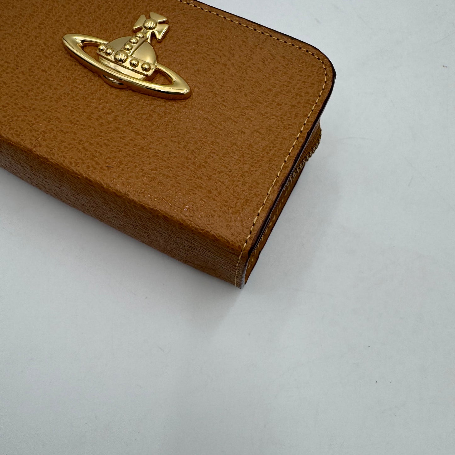 Vivienne Westwood Camel Leather Orb Hardware Executive Multi-Case